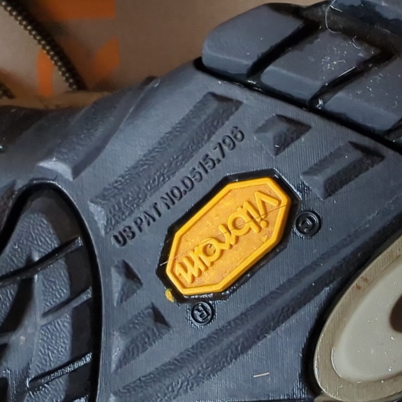 Men's size 9.5 Merrell Boots - Picture 5 of 6